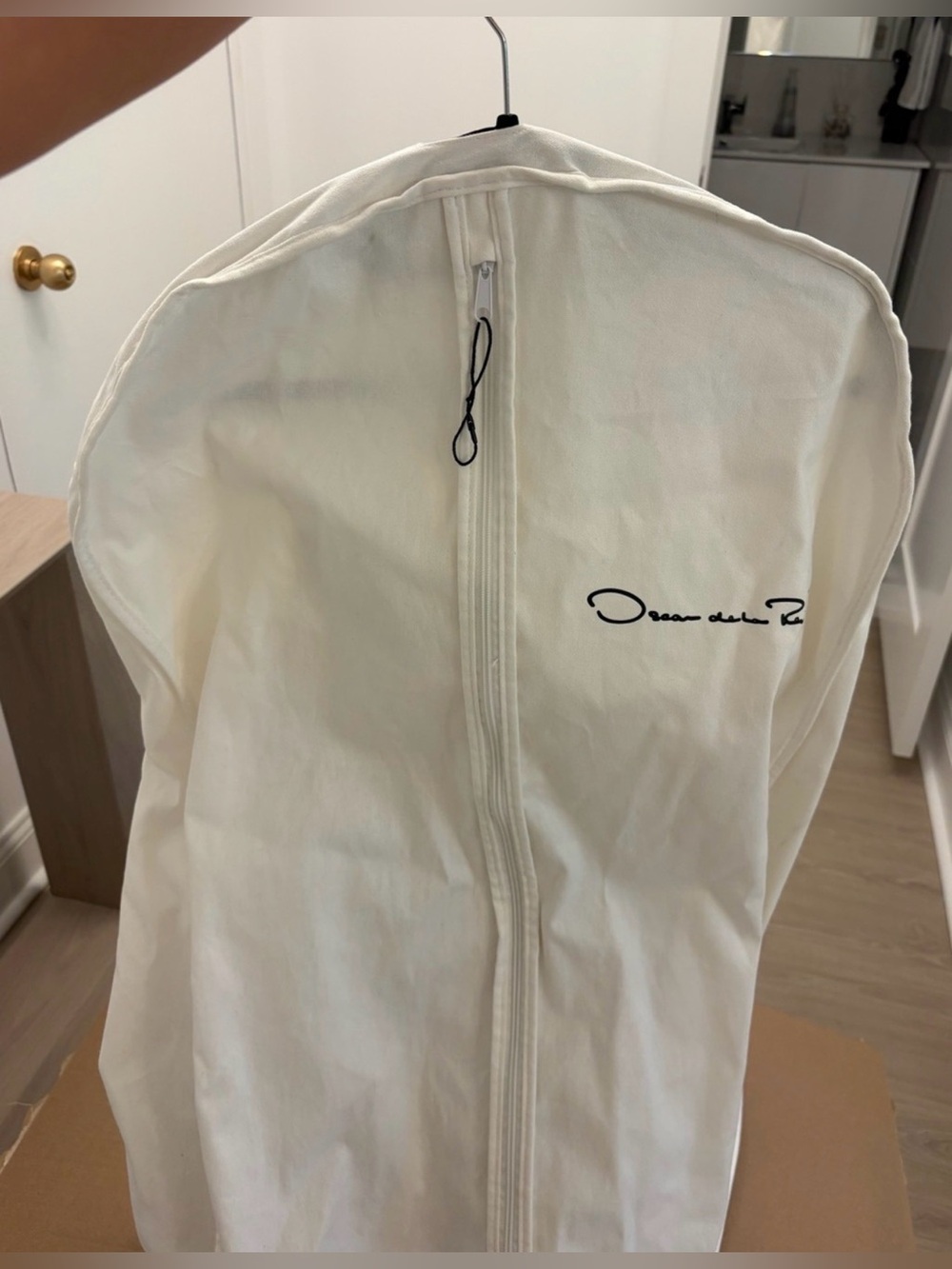Oscar de la renta BRAND NEW wedding dress AND veil - Picture 6 of 6